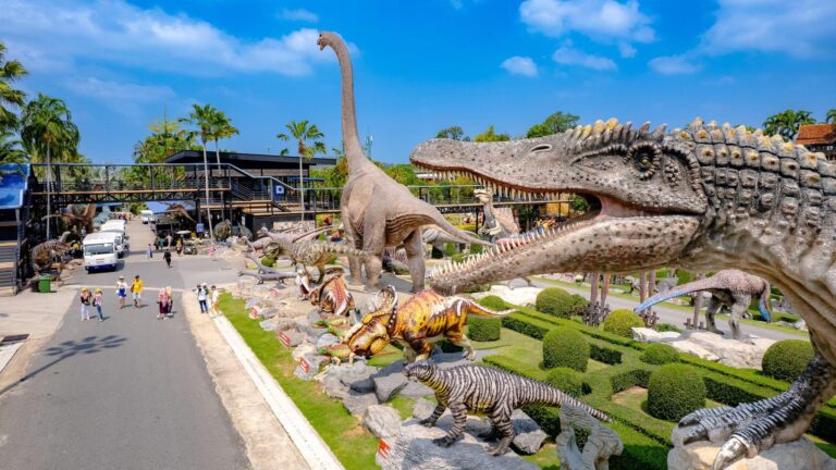 พืชสวนโลกอุดรธานีมีไดโนเสาร์โชว์ ฝีมือสวนนงนุช