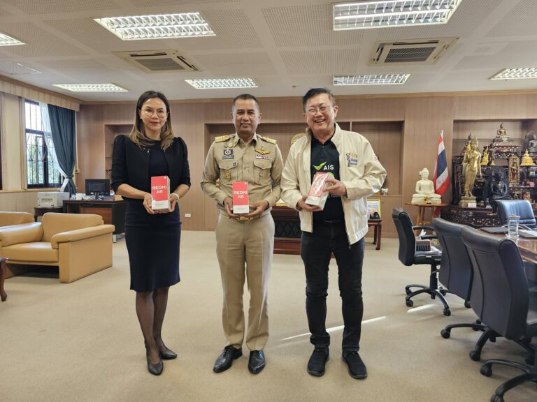 เฮียปิง เอ็งจุงฮวด บริจาคโทรศัพท์ 50,000 ให้ร้านมัจฉากาชาด
